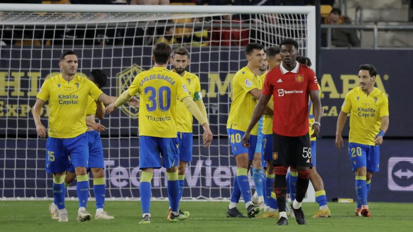 VIDEO | Tomás Alarcón anotó un golazo para sellar el triunfo de Cádiz sobre Manchester United