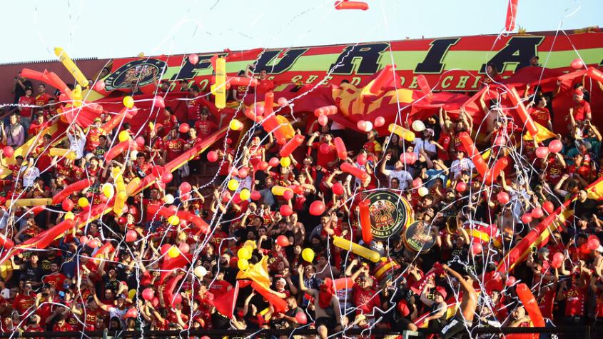 "Respeten el pueblo hispano": Hinchas de Unión Española rayaron el Santa Laura con duros mensajes por posible arribo de Sebastián Pérez