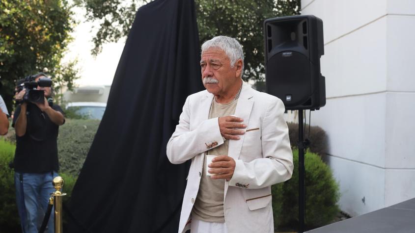 ¡Una leyenda! Carlos Caszely vivió emocionante inauguración de su estatua en Colo Colo