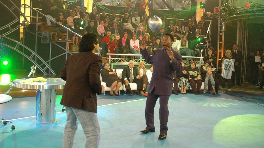 El día en que Pelé y Diego Maradona jugaron juntos en 'La Noche del 10': "Mi sueño es hacer unas 'cabezas' contigo"