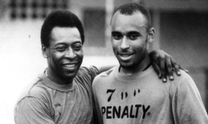 Edinho tuvo que aplazar el regreso a su club para seguir acompañando a Pelé en el hospital