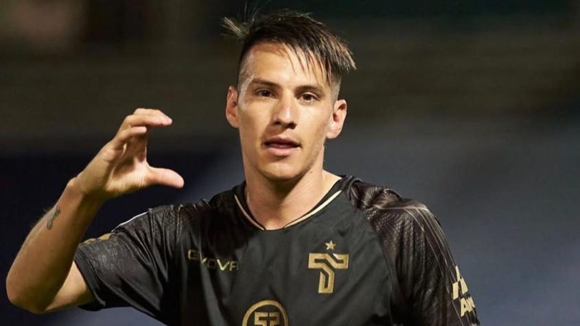 ¿Se viste de blanco? Colo Colo reactiva interés por fichar a Carlos Auzqui