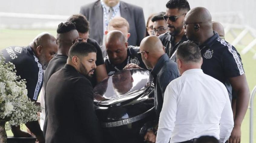Revelan la razón por la que el funeral de Pelé se desarrolla a féretro abierto