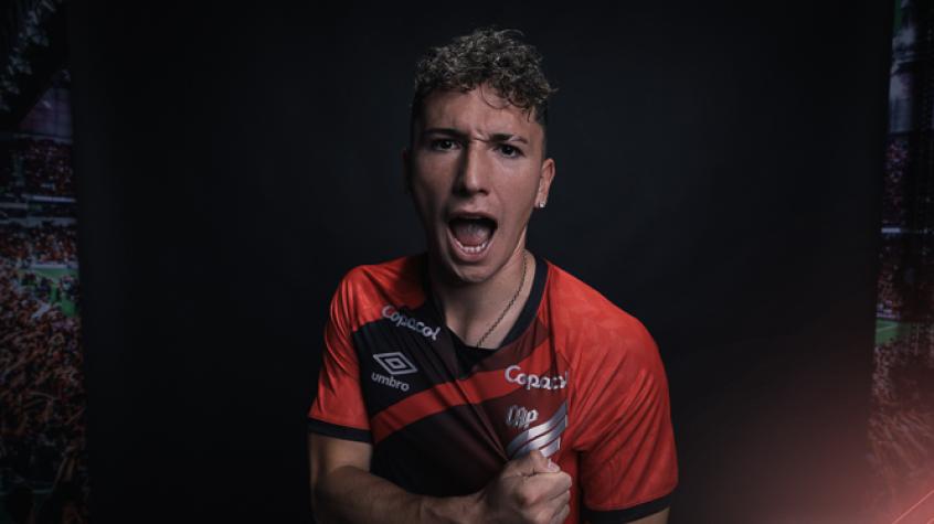 "Revelación del fútbol chileno": Luciano Arriagada fue presentado como refuerzo estrella en Athletico Paranaense