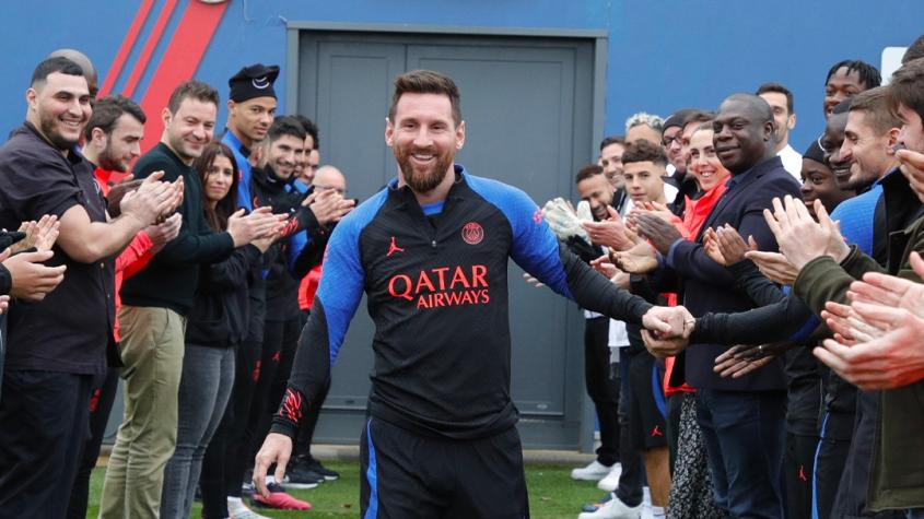 VIDEO | Lionel Messi fue recibido con un emotivo pasillo de honor en PSG tras ganar el Mundial Catar 2022