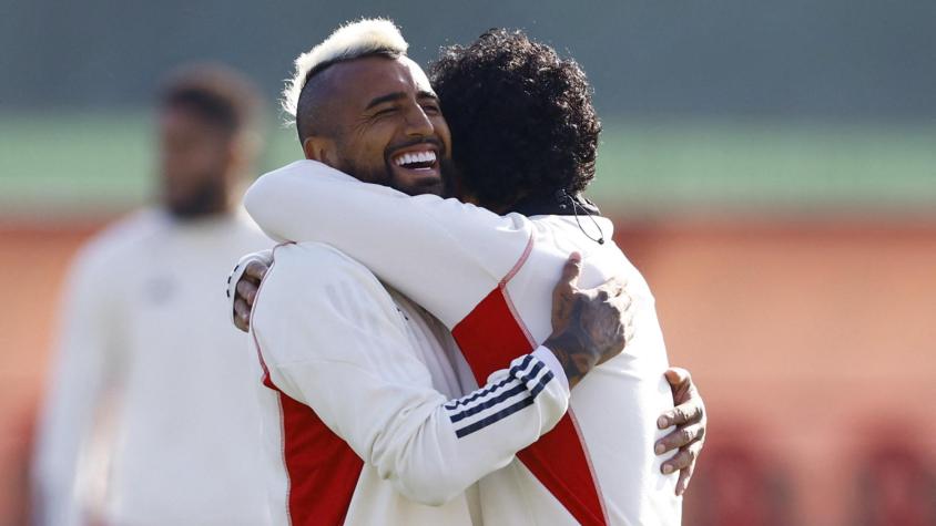 "Un placer...": La foto de Gabigol con Arturo Vidal que generó polémica en Chile y Brasil