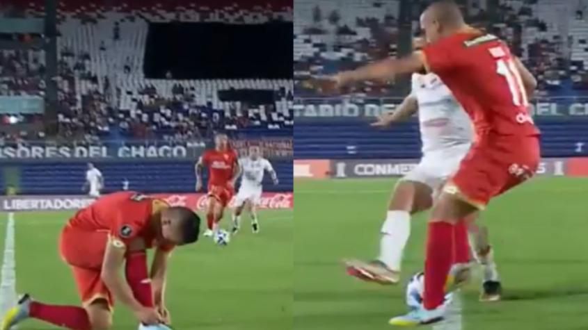 VIDEO | Carlos Ross se ata los cordones y tira impresionante caño en la Copa Libertadores 2023