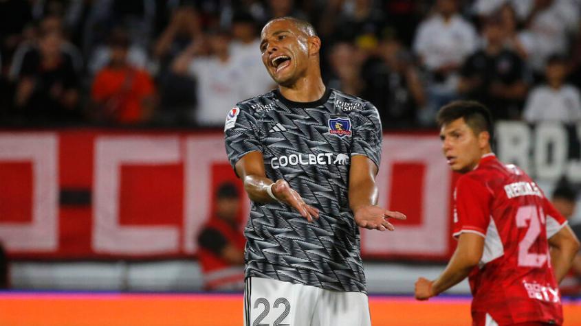 "No da para más": Hinchas de Colo Colo pierden la paciencia con Leandro Benegas