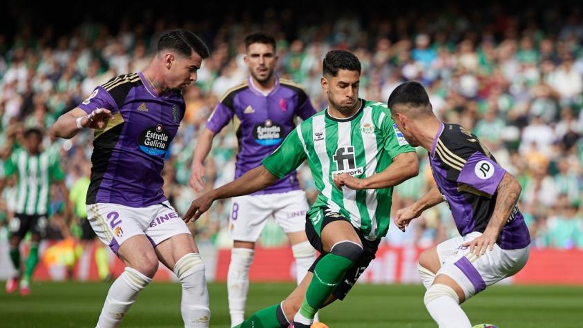 ¿Se aleja de Colo Colo? Claudio Bravo vuelve a la titularidad y es figura en Real Betis