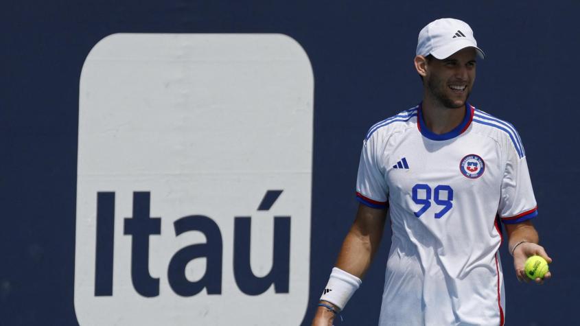 ¡Un chileno más! Dominic Thiem sorprendió entrenando con la camiseta de la Selección Chilena