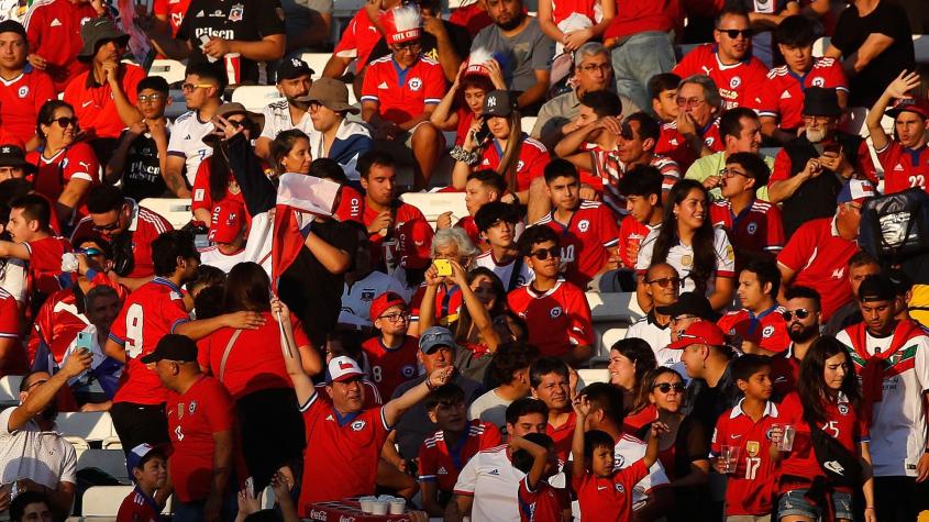 VIDEO| ¡Entre fuertes aplausos! Así recibió el público chileno a La Roja en el Estadio Monumental