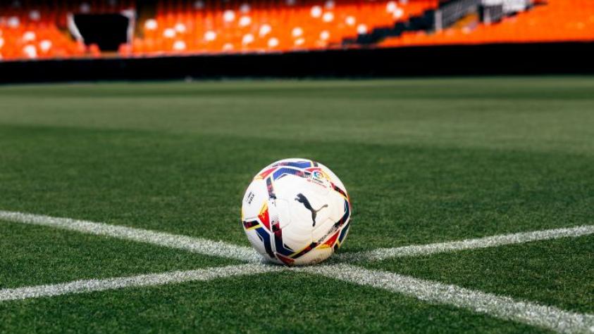 Conmoción en España: mueren tres futbolistas del CF Camarles tras caer con su auto por un barranco
