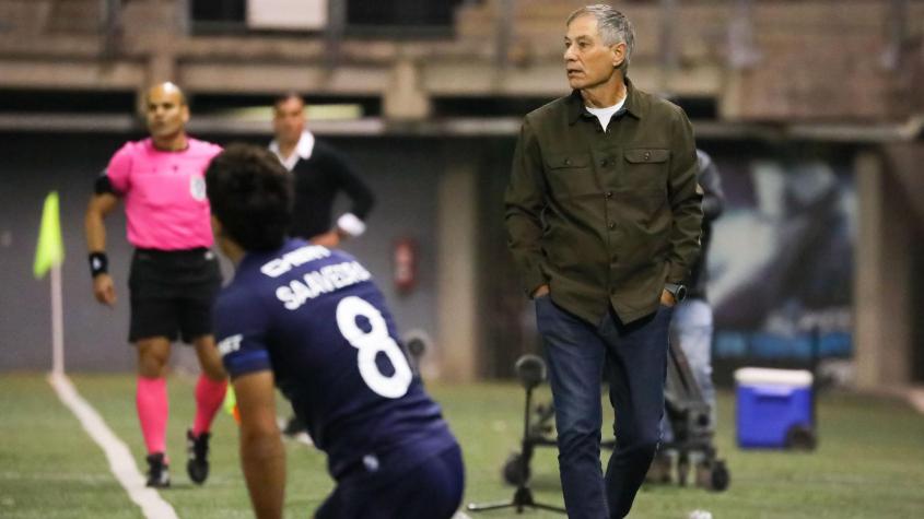 "Ya no da para más": hinchas de la UC piden la salida de Ariel Holan tras pobre empate con Deportes Colina