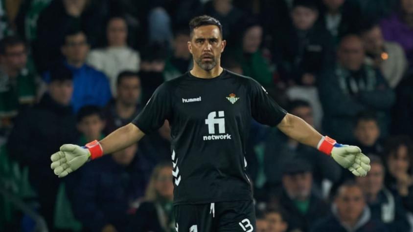 ¿Regresa a Colo Colo? Suplencia de Claudio Bravo lo condenó a perder la renovación automática en el Betis