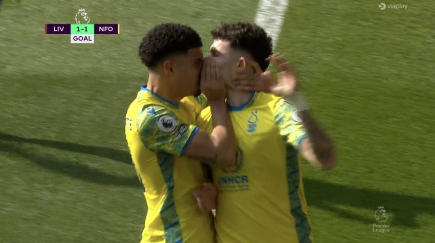 ¡Con beso incluido! El apasionado festejo de Jugadores de Nottingham Forest que da la vuelta al mundo