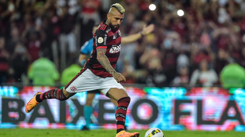 VIDEO | "Chileno hijo de p...": Hinchas ecuatorianos insultaron a Arturo Vidal en su debut por la Copa Libertadores