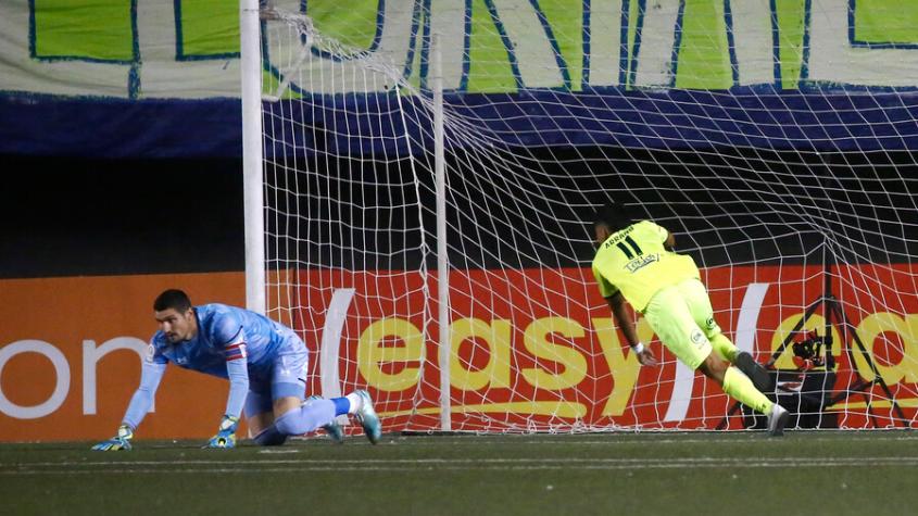 ¡Lo sufre Universidad Católica! El grave error de Matías Dituro que posibilitó el gol de Deportes Colina