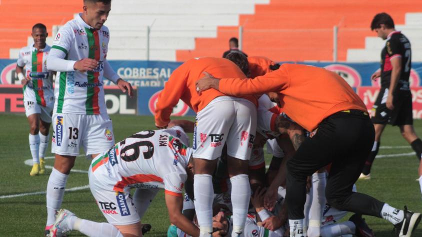 ¡Se mete en la pelea! Cobresal superó con autoridad a Curicó Unido en el Salvador