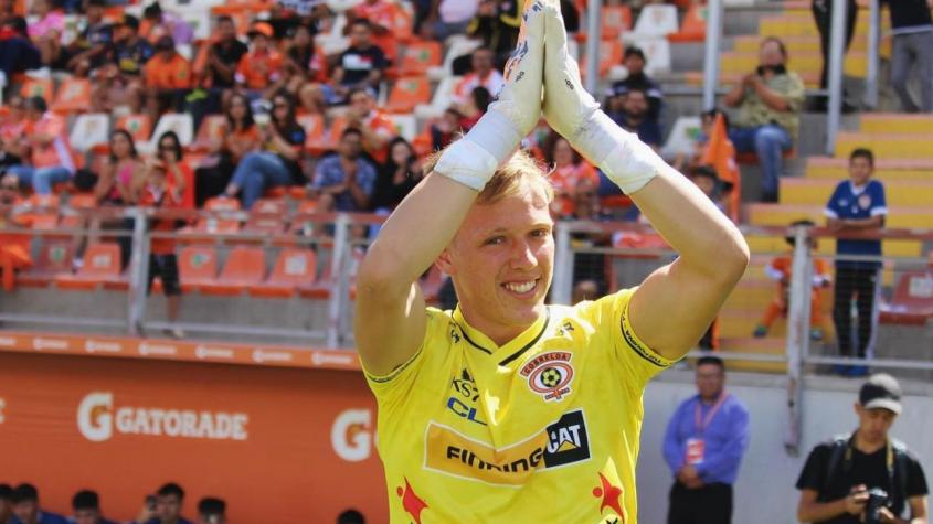 El drama de Vicente Bernedo en la portería de Cobreloa: "Uno nunca está feliz por no jugar"