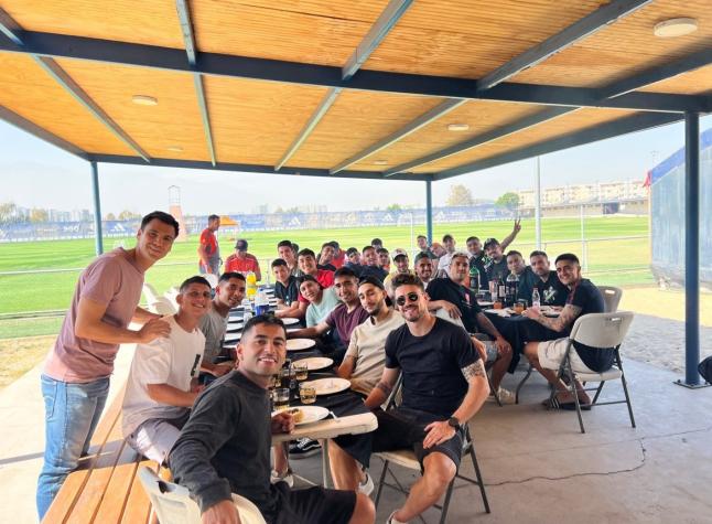 ¡Con un asado! La celebración del plantel de la U tras aplastante goleada ante Chimbarongo