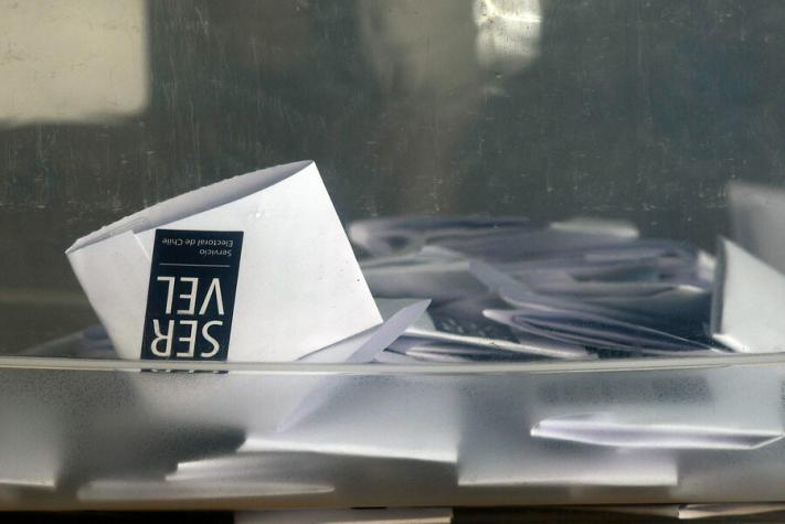 "Colo Colo es Chile": Hincha rayó y fotografío su voto en las Elecciones de Consejo Constitucional 2023