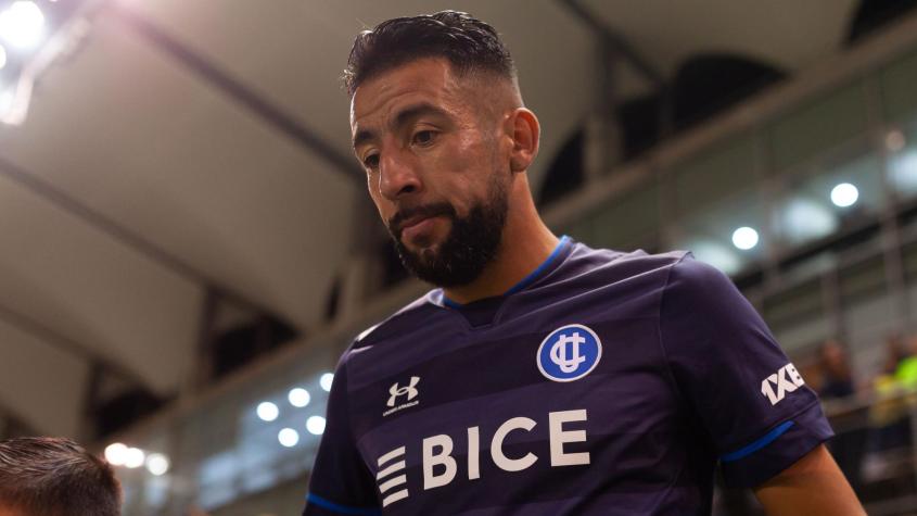 "Este sinvergüenza": hinchas de la UC se aburrieron de Mauricio Isla y piden su salida tras nueva polémica