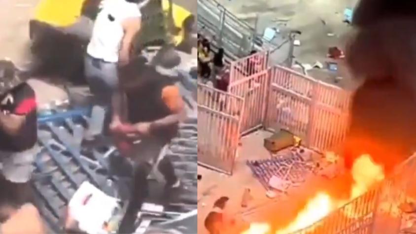 ¡Crisis en el fútbol! Pelea entre barras termina en incendio y un hombre con motosierra
