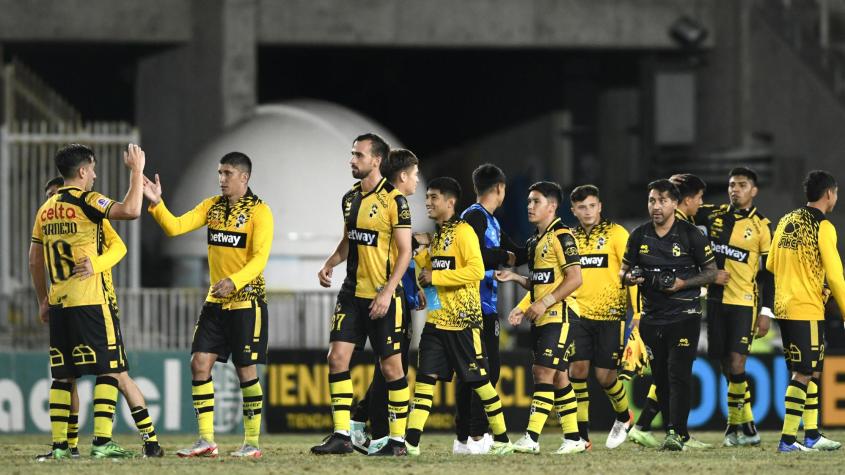 "Papelón" y "ni en el fútbol amateur pasa": la furia desatada de los hinchas de Coquimbo Unido
