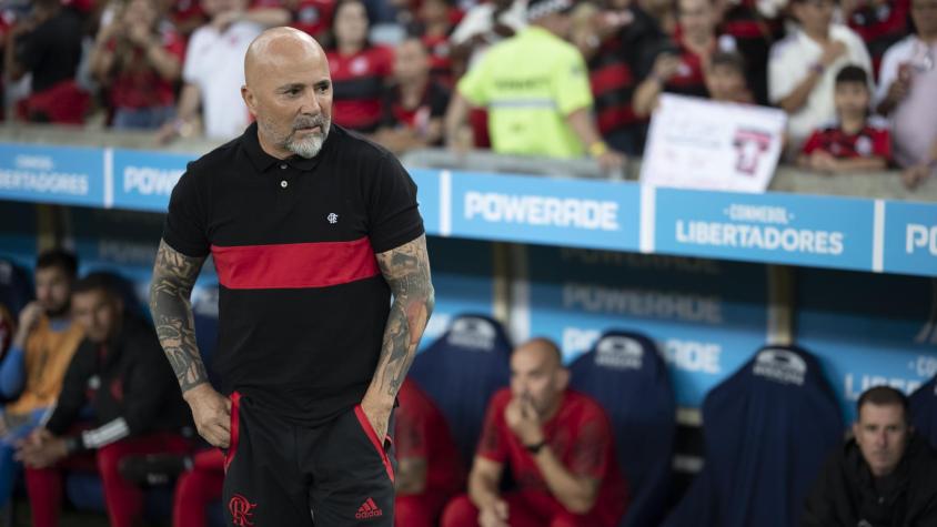 "Burro...": Jorge Sampaoli fue insultado por los hinchas de Flamengo al reemplazar a Erick Pulgar por Arturo Vidal