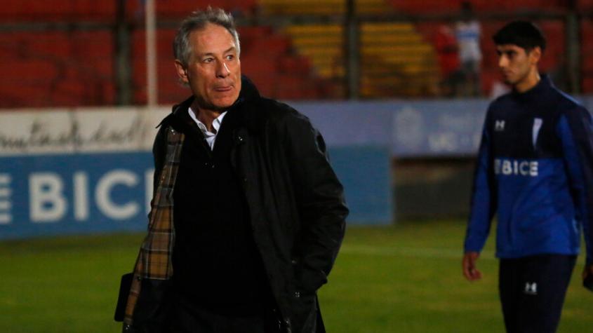 Holan responde a Berizzo por dichos sobre Aravena: "Tampoco le pongamos una mochila"