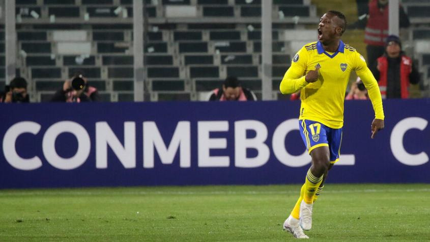¿Lo favoreció la cancha? Luis Advíncula abrió la cuenta ante Colo Colo en Macul