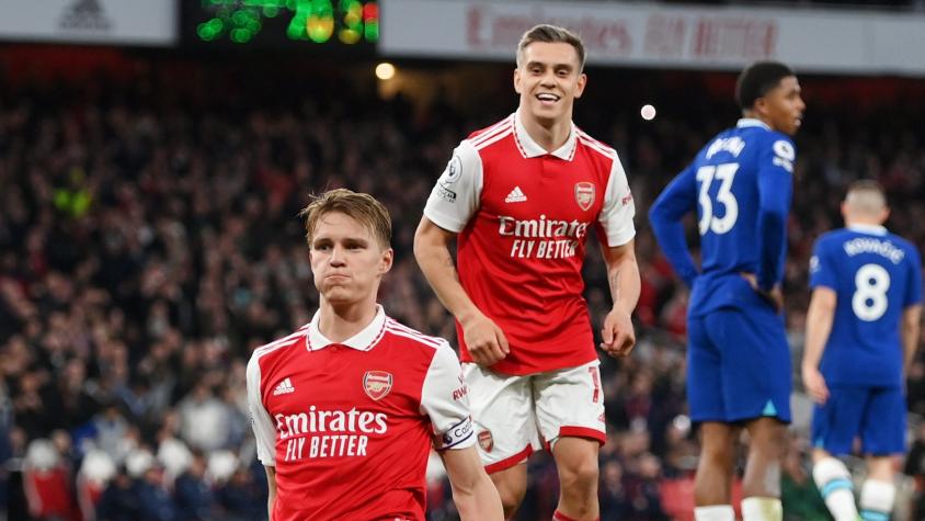 Arsenal le da un baile a Chelsea y vuelve por un ratito a la cima de la Premier League