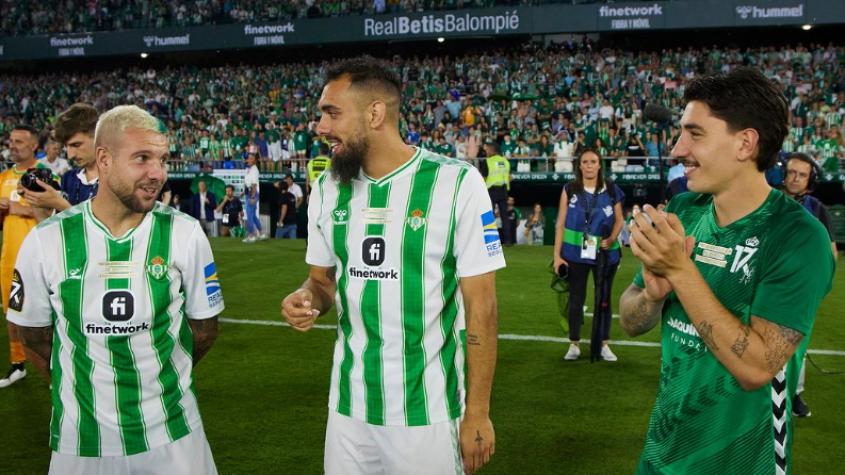 "Están en la prehistoria": La foto por la que dos figuras del Real Betis denunciaron ataques homofóbicos