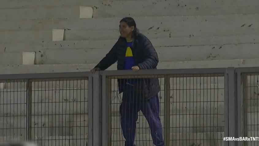 Amor por los colores: solitario hincha de Barnechea destacó en el estadio Carlos Dittborn