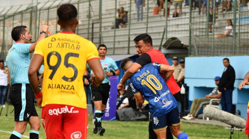 ¡Inédita sanción! César Farías será castigado 1 año y 2 meses por agredir a futbolistas en Ecuador
