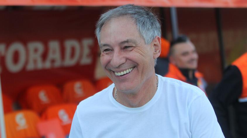 ¡Una millonada! Revelan el monto que pagaría la UC ante posible salida de Ariel Holan