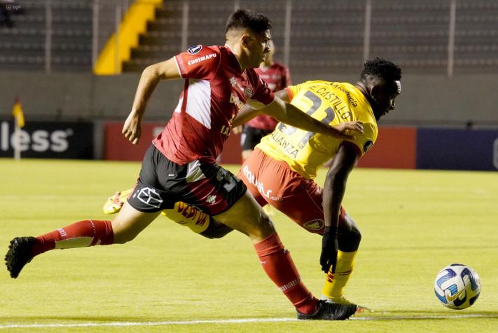 Nicola Pérez salvó a Ñublense de los errores de Nicolás Zalazar en la Copa Libertadores