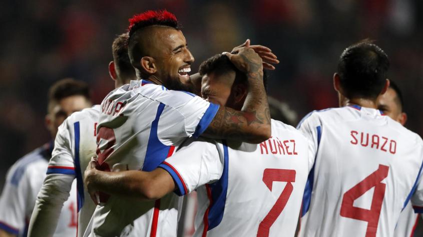 Futbolista dominicano se llevó tremendo regalo de figura de la Roja: ¡No fue Alexis, Vidal ni otro que imagines! 