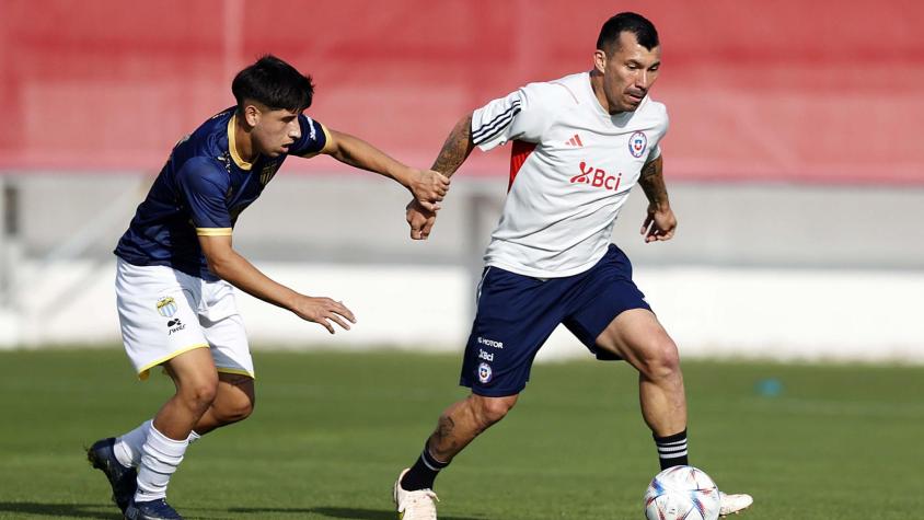 El consejo de Eduardo Berizzo a Gary Medel por su futuro que incluyó un palito a Claudio Bravo