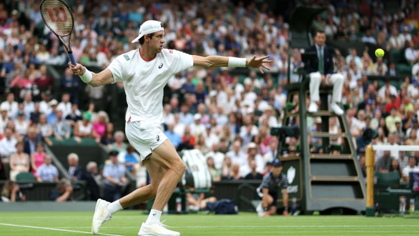 Nicolás Jarry luchó, pero cayó ante Carlos Alcaraz y fue eliminado de Wimbledon 2023