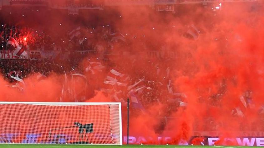 Terrible accidente: hinchas de River Plate cayeron desde bus en movimiento antes del duelo ante Estudiantes