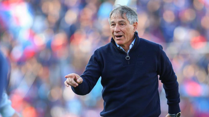 Dos chilenos y tres argentinos: Los técnicos que la UC tiene en carpeta para reemplazar a Ariel Holan