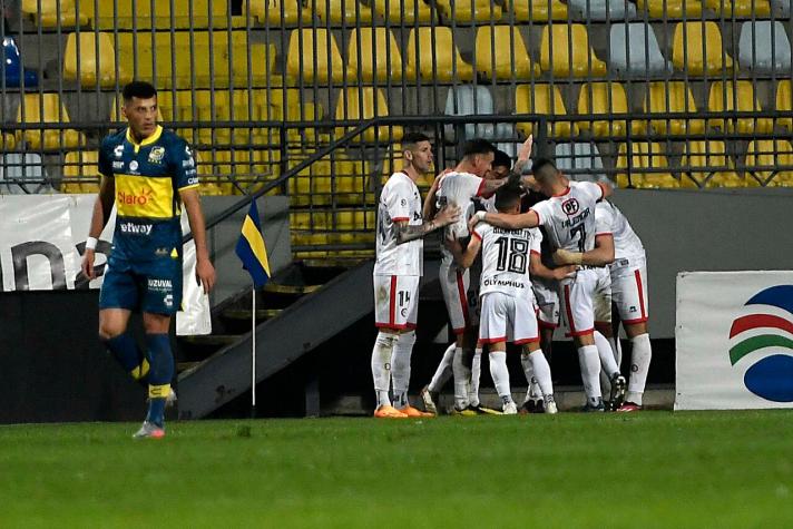 Unión La Calera derrotó a Everton y se aleja de la zona de descenso a la Primera B