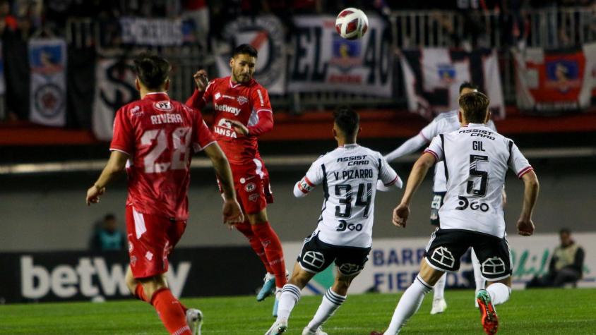 "No puede salir de la titularidad": Hinchas de Colo Colo rendidos ante el capitán Vicente Pizarro
