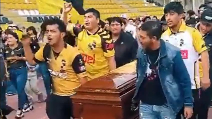 Se repite la historia: hinchas de Coquimbo Unido despiden a barrista en el estadio Francisco Sánchez Rumoroso