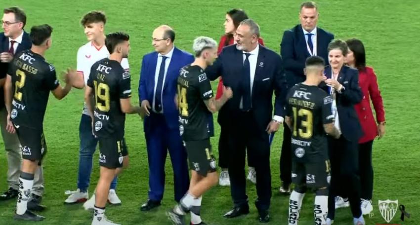 En medio de polémica en el fútbol chileno: Pablo Milad entregó medallas en el Desafío Conmebol-UEFA