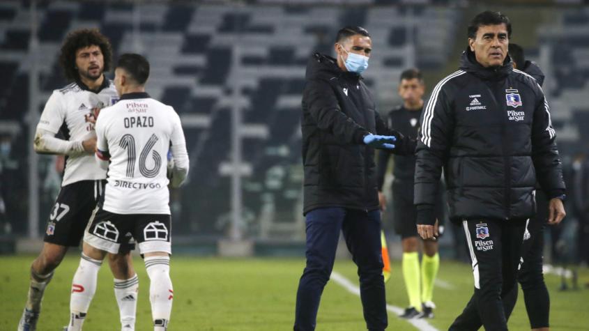 Gustavo Quinteros enciende la polémica y le responde a Maxi Falcón: "Con línea de cuatro nos hicieron tres goles"