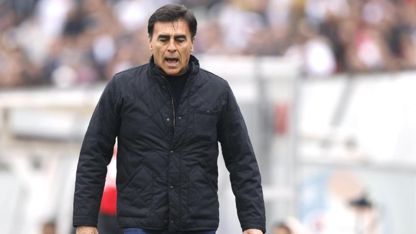 ¡Nuevamente expulsado! Gustavo Quinteros se ganó la tarjeta roja en la victoria parcial de Colo Colo