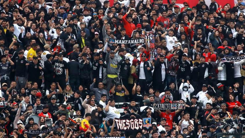 "Jugadores mediocres": Hinchas despliegan lienzo con duro mensaje dedicado al plantel de Colo Colo