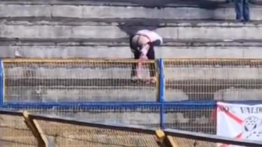 Fanático de Deportes Valdivia le dedicó un 'cara pálida' a los hinchas de Provincial Osorno